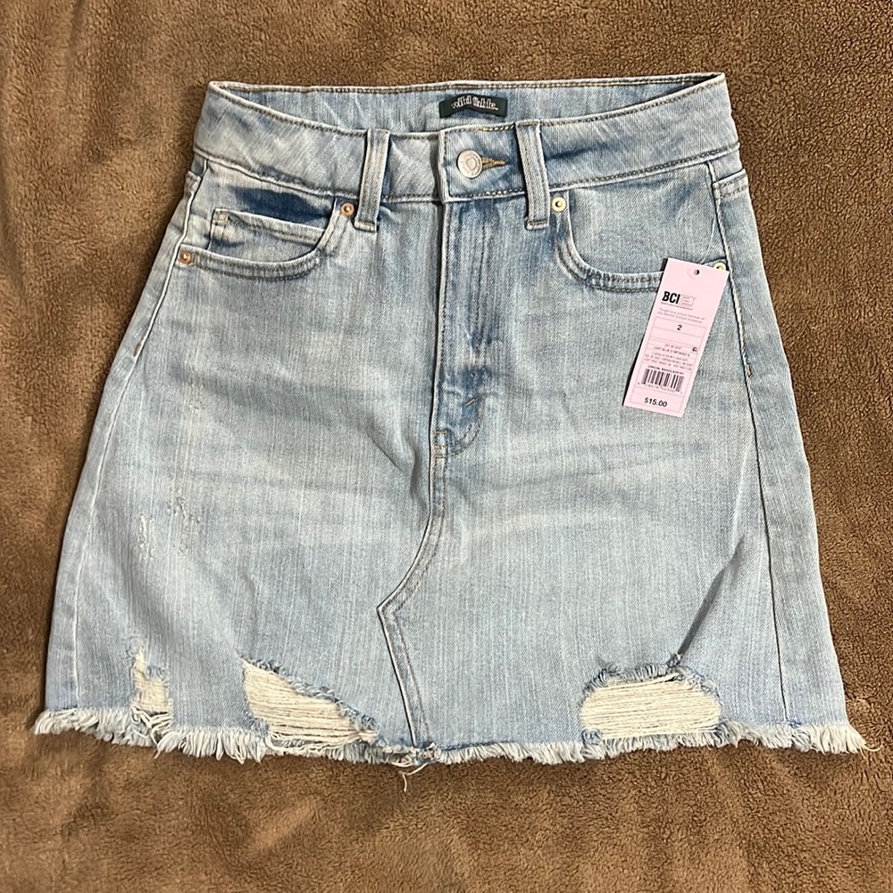 Denim distressed min skirt